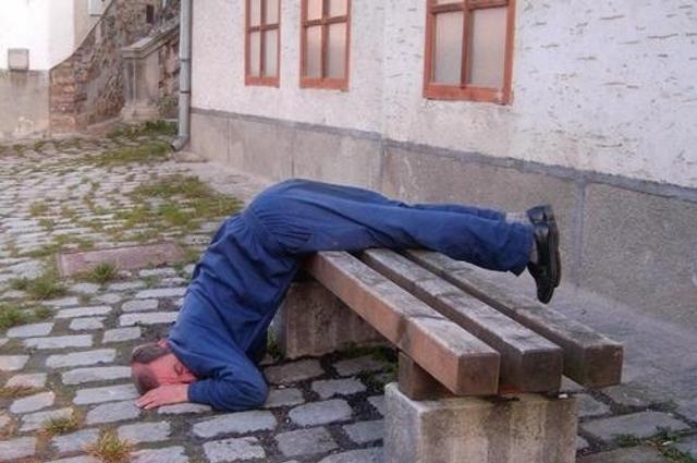 Pagrindinė girtų miegojimo pozicija